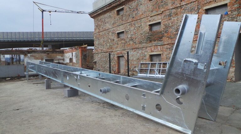 Korečkový dopravník výška 24m, konstrukce žárově zinkovaná, šíře pásu 800mm